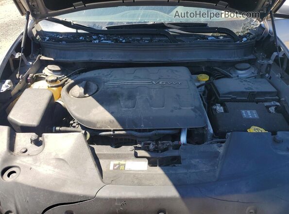 1C4PJMLX2JD500571 2018 JEEP CHEROKEE Silver Engine compartment view