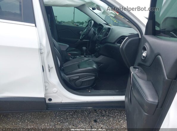 1C4PJMLX2KD172540 2019 JEEP CHEROKEE White Front interior view