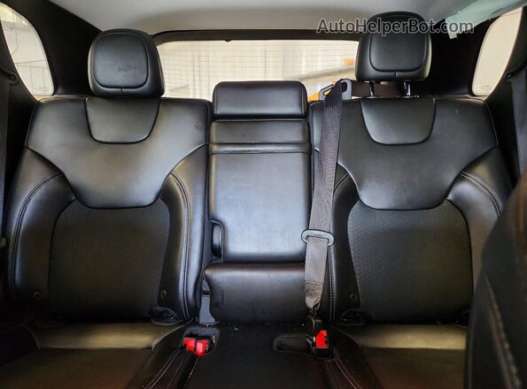 1C4PJMLX2KD231909 2019 JEEP CHEROKEE White Rear seats view