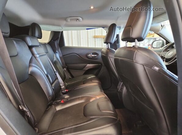 1C4PJMLX2KD231909 2019 JEEP CHEROKEE White Rear interior view