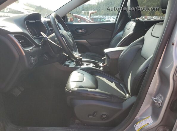 1C4PJMLX5KD446376 2019 JEEP CHEROKEE Silver Вид салону спереду