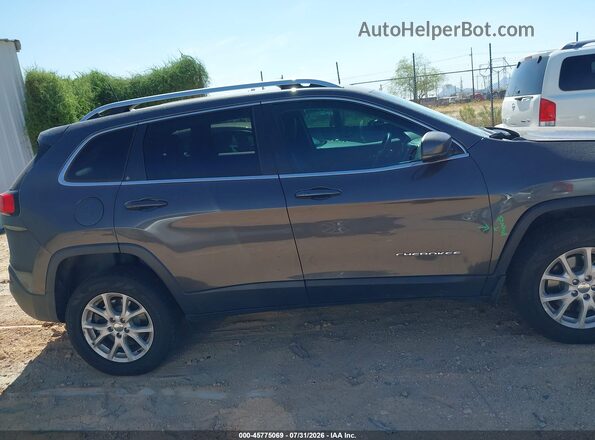 1C4PJMLX6JD534805 2018 JEEP CHEROKEE Gray Rear interior view