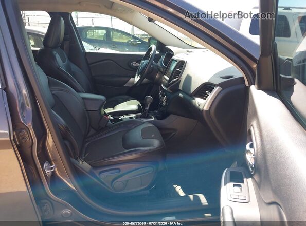 1C4PJMLX6JD534805 2018 JEEP CHEROKEE Gray Front interior view