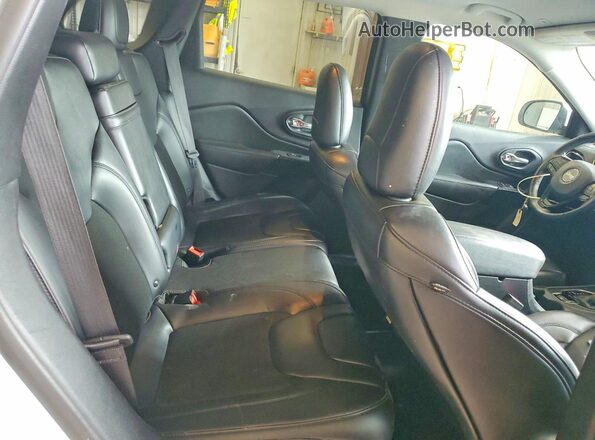 1C4PJMLX6KD375480 2019 JEEP CHEROKEE White უკანა სალონის ხედი