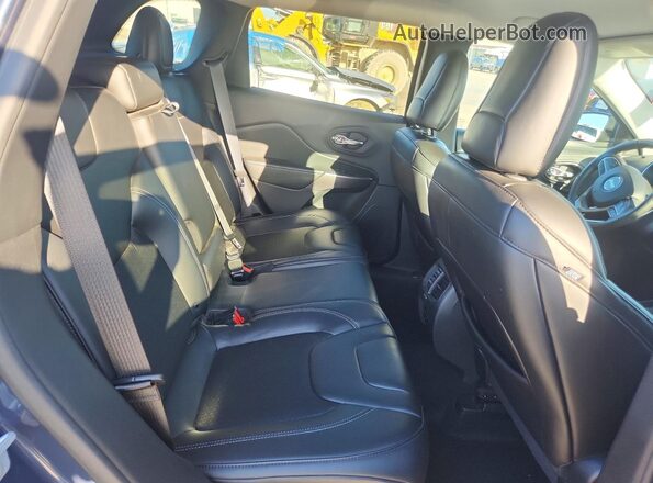 1C4PJMLX7KD413119 2019 JEEP CHEROKEE Gray Vista interior trasera