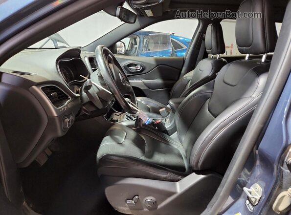 1C4PJMMNXMD106480 2021 JEEP CHEROKEE Blue Vista interior delantera