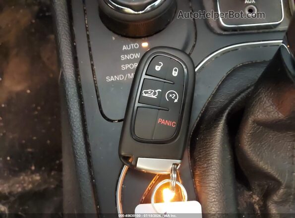 1C4PJMMX4MD100885 2021 JEEP CHEROKEE White Вид панелі приладів