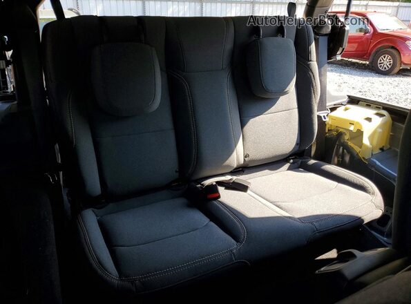 1C4PJXAN8SW549430 2025 JEEP WRANGLER Silver Vista interior trasera
