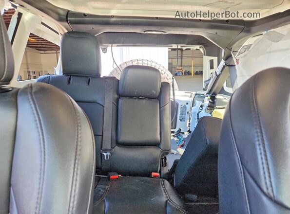 1C4PJXEG9RW290811 2024 JEEP WRANGLER White Vista de los asientos traseros
