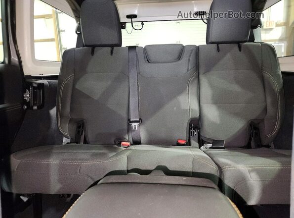 1C4PJXEN6SW569010 2025 JEEP WRANGLER Gray Widok tylnych siedzeń