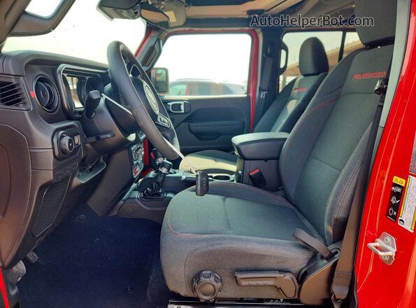 1C4PJXFG5SW629200 2025 JEEP WRANGLER Red Vista interior delantera