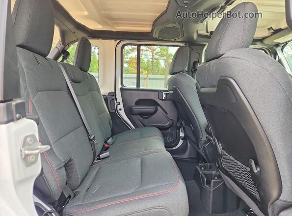 1C4PJXFGXTW248542 2026 JEEP WRANGLER White უკანა სავარძლების ხედი