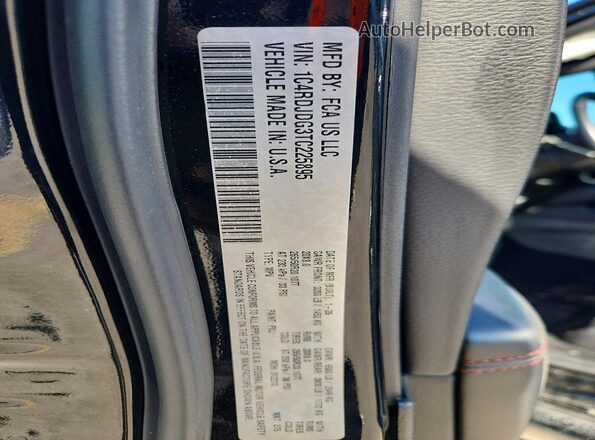 1C4RDJDG3TC225895 2026 DODGE DURANGO Черный Вид наклейки с VIN-кодом