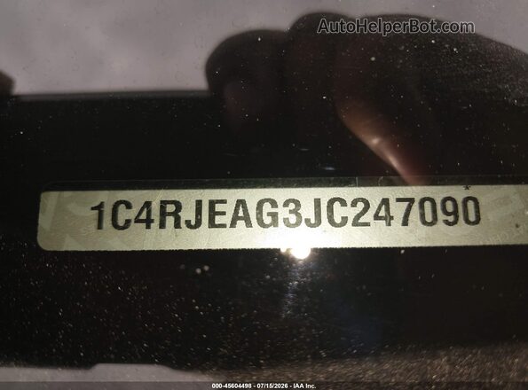 1C4RJEAG3JC247090 2018 JEEP GRAND CHEROKEE Black Engine compartment view