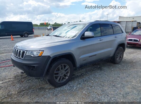 1C4RJEAG8HC669320 2017 JEEP GRAND CHEROKEE Silver Передня ліва чверть