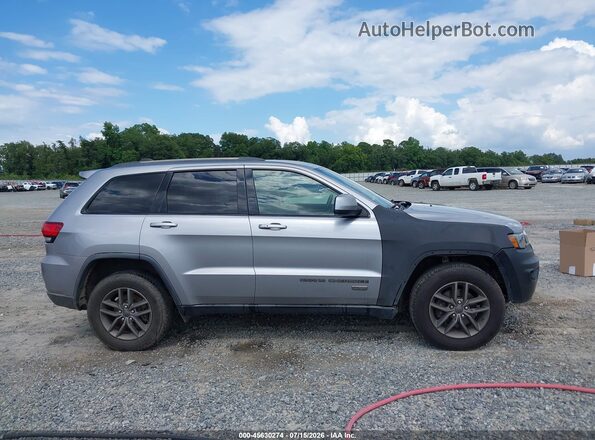 1C4RJEAG8HC669320 2017 JEEP GRAND CHEROKEE Silver Вид задньої частини салону