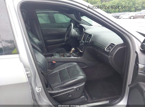 1C4RJEBG6HC718979 2017 JEEP GRAND CHEROKEE Белый Вид салона спереди