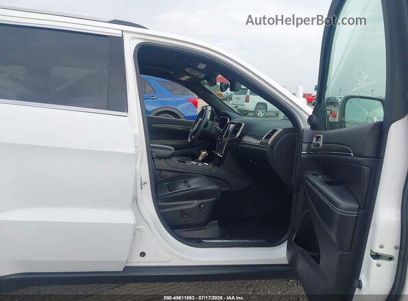 1C4RJEBG6HC867988 2017 JEEP GRAND CHEROKEE White Front interior view