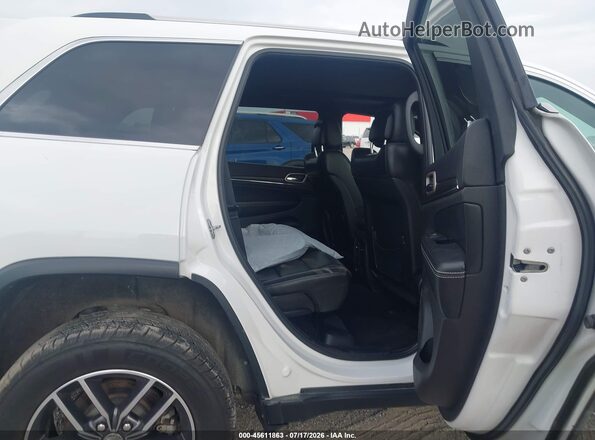 1C4RJEBG6HC867988 2017 JEEP GRAND CHEROKEE White VIN sticker view