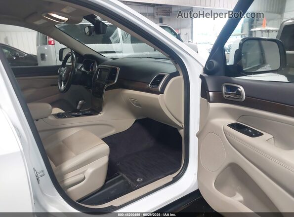 1C4RJFAG0HC670063 2017 JEEP GRAND CHEROKEE Белый Вид салона спереди