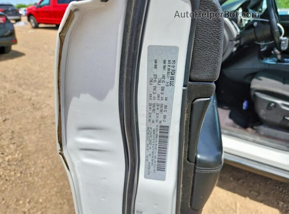 1C4RJFAG1JC304327 2018 JEEP GRAND White VIN կոդի պիտակի տեսք
