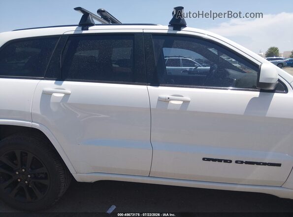 1C4RJFAG2HC958523 2017 JEEP GRAND CHEROKEE Белый Вид щитка приборов