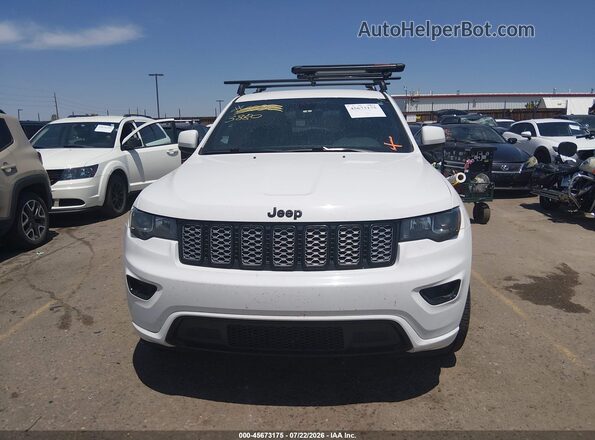 1C4RJFAG2HC958523 2017 JEEP GRAND CHEROKEE Белый Вид панели приборов
