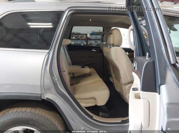 1C4RJFAG2JC398752 2018 JEEP GRAND CHEROKEE Silver Widok naklejki z numerem VIN