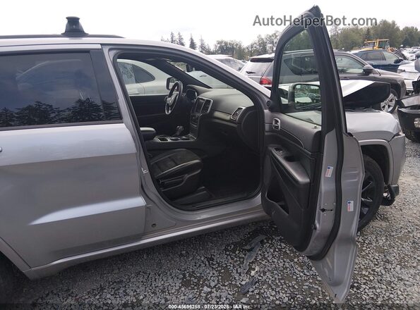 1C4RJFAG2JC491822 2018 JEEP GRAND CHEROKEE Silver Widok wnętrza z przodu
