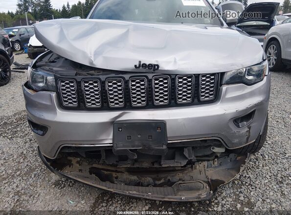 1C4RJFAG2JC491822 2018 JEEP GRAND CHEROKEE Silver Widok z przodu