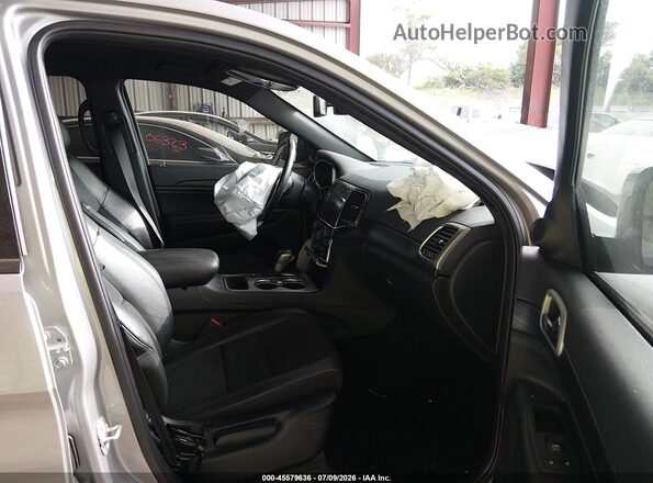1C4RJFAG3LC126701 2020 JEEP GRAND CHEROKEE Silver Front interior view