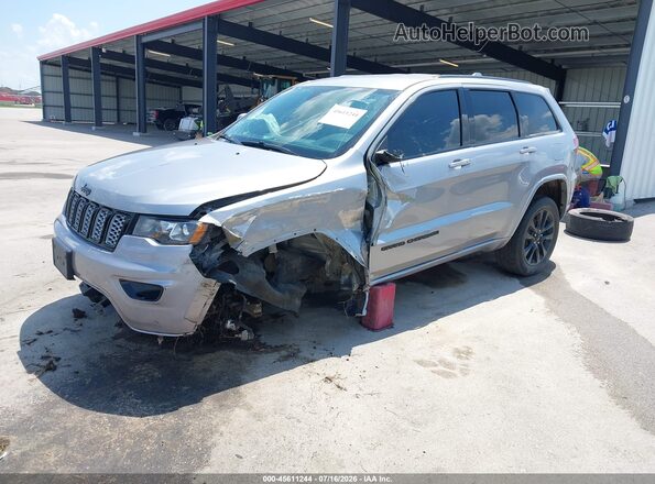 1C4RJFAG4HC875059 2017 JEEP GRAND CHEROKEE Серебряный Передняя левая четверть