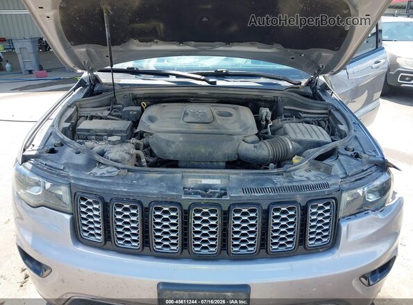 1C4RJFAG4HC875059 2017 JEEP GRAND CHEROKEE Серебряный Вид сзади