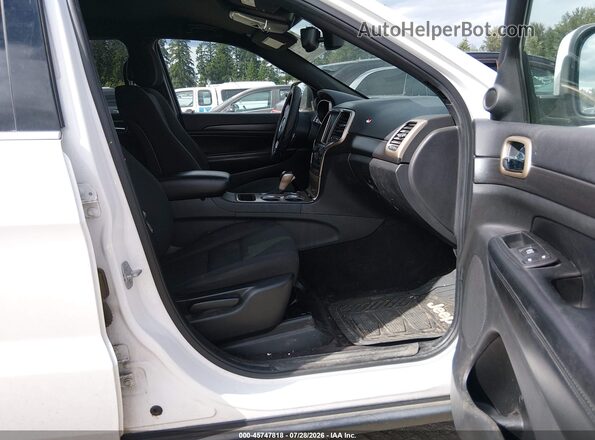 1C4RJFAG5GC302394 2016 JEEP GRAND CHEROKEE Белый Вид салона спереди