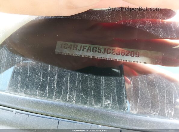 1C4RJFAG5JC236209 2018 JEEP GRAND CHEROKEE Gray Engine compartment view