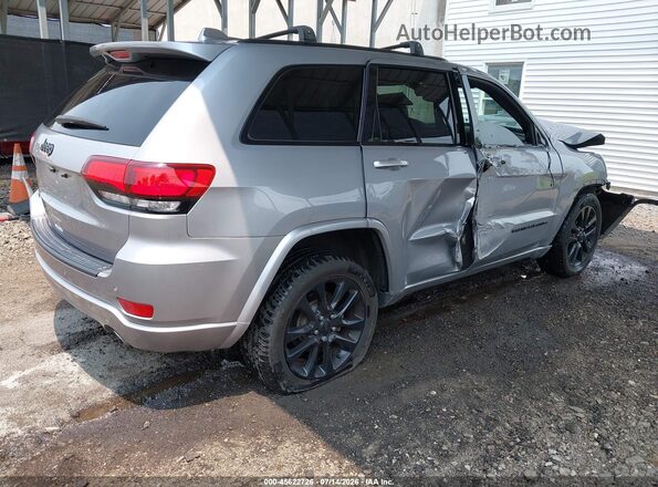 1C4RJFAG7JC470514 2018 JEEP GRAND CHEROKEE Серебряный Задняя правая четверть