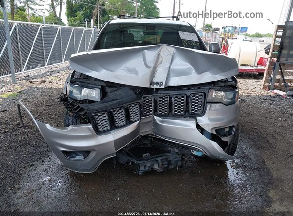 1C4RJFAG7JC470514 2018 JEEP GRAND CHEROKEE Серебряный Вид спереди