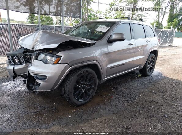 1C4RJFAG7JC470514 2018 JEEP GRAND CHEROKEE Серебряный Передняя левая четверть