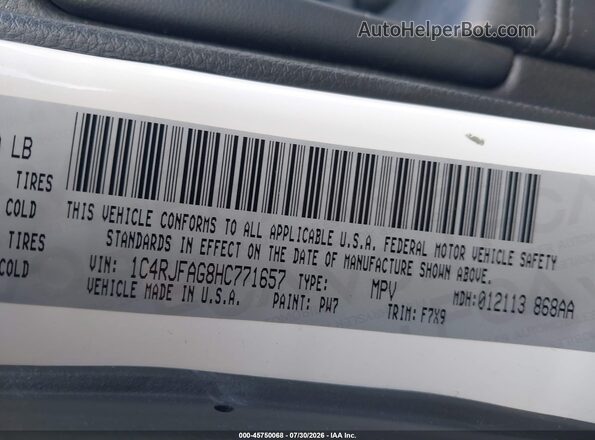 1C4RJFAG8HC771657 2017 JEEP GRAND CHEROKEE White Engine compartment view