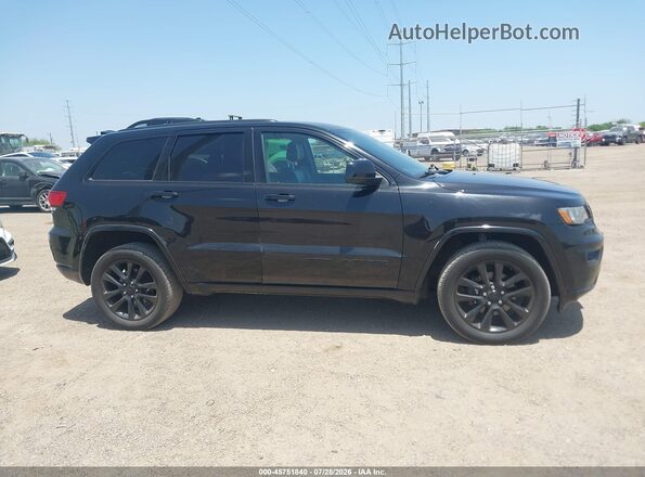 1C4RJFAG8HC886047 2017 JEEP GRAND CHEROKEE Black Widok wnętrza z tyłu