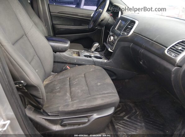 1C4RJFAG8JC180685 2018 JEEP GRAND CHEROKEE Silver Front interior view