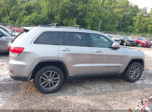 1C4RJFAG8JC388954 2018 JEEP GRAND CHEROKEE Gray Widok wnętrza z tyłu