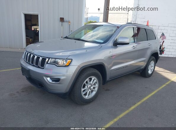 1C4RJFAG8LC444054 2020 JEEP GRAND CHEROKEE Gray Vista tres cuartos delantera izquierda