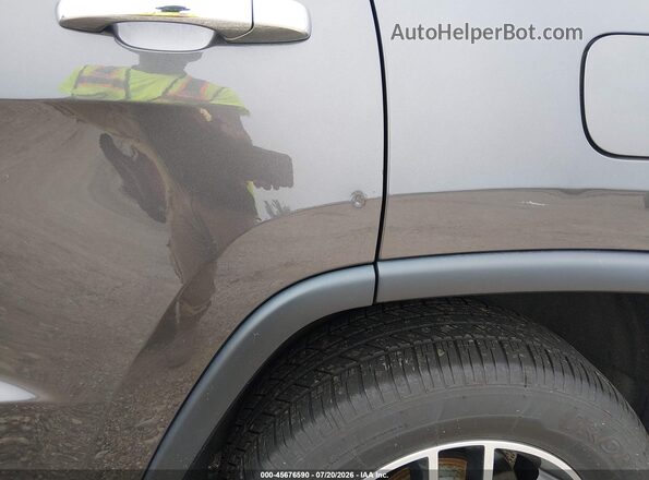 1C4RJFBG3JC179863 2018 JEEP GRAND CHEROKEE Gray Front view