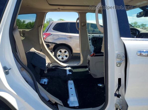 1C4RJFBG4MC559587 2021 JEEP GRAND White Rear interior view