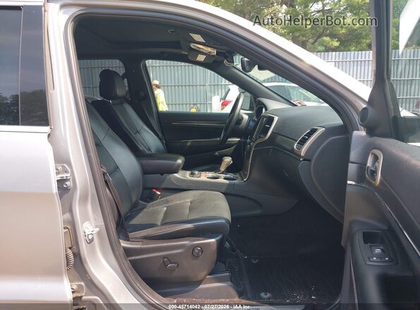 1C4RJFBG9HC900147 2017 JEEP GRAND CHEROKEE Silver Widok wnętrza z przodu