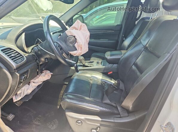 1C4RJFCG2JC230557 2018 JEEP GRAND White Front interior view