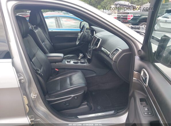 1C4RJFCT9JC215230 2018 JEEP GRAND CHEROKEE Silver წინა სალონის ხედი
