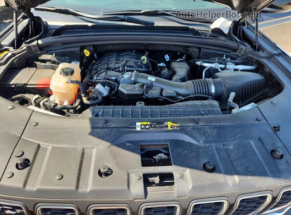 1C4RJGAG1SC338632 2025 JEEP GRAND Gray Widok wnętrza z tyłu