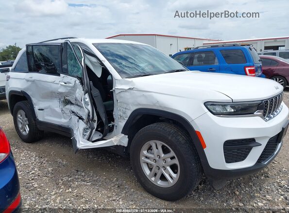 1C4RJGAG2SC270583 2025 JEEP GRAND CHEROKEE White უკანა სალონის ხედი